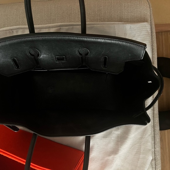 Hermés Birkin 35cm in Black Clemence Leather and Palladium Hardware - Picture 4 of 6